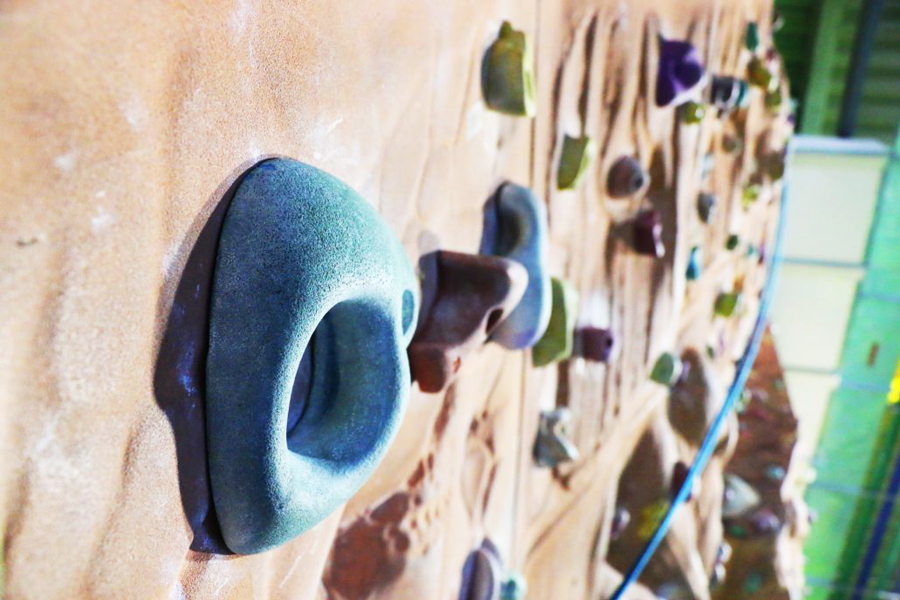 攀岩場,此組圖有六張照片,內容主要為攀岩場設備的遠照和近照,還有幾個視角的圖